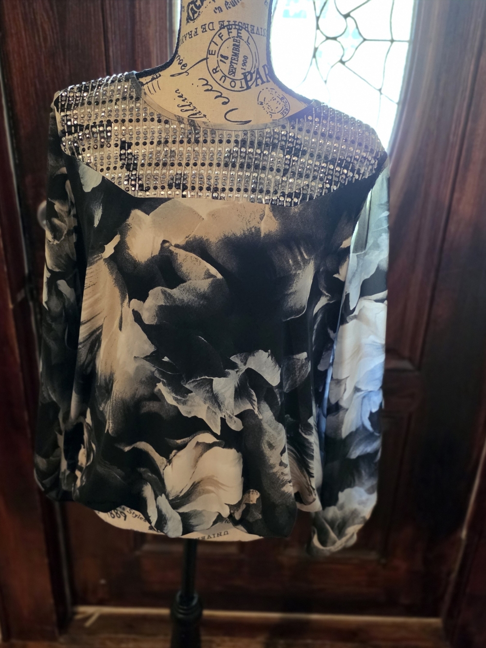 Alfani Black & White Floral Embellished Neck Blouse L/P